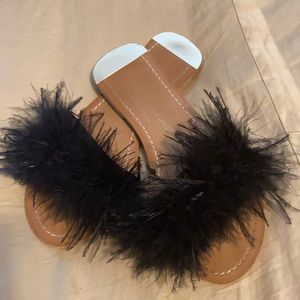Chinese Laundry Flocking Fabulously in Feather Slides. Black. Size 6.5